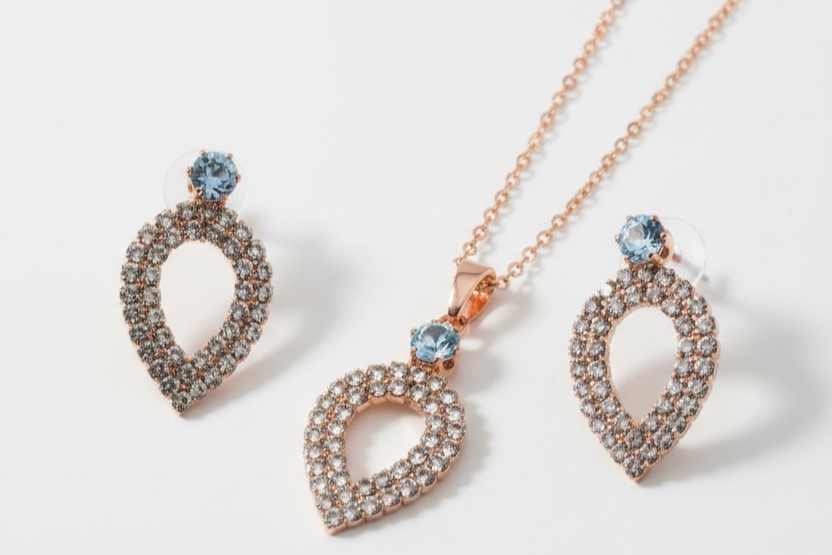 different kinds and sizes of necklaces